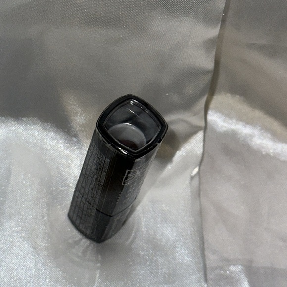 Avon True Color Matte Lipstick “Superb Wine” - Picture 3 of 3